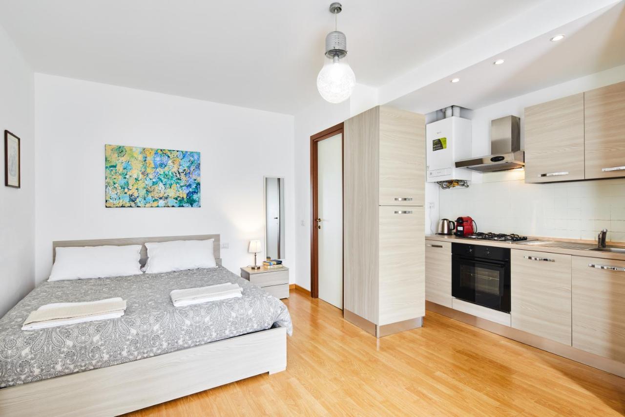 Апартаменты House Naviglio Grande 15 Minutes To Duomo Милан Экстерьер фото