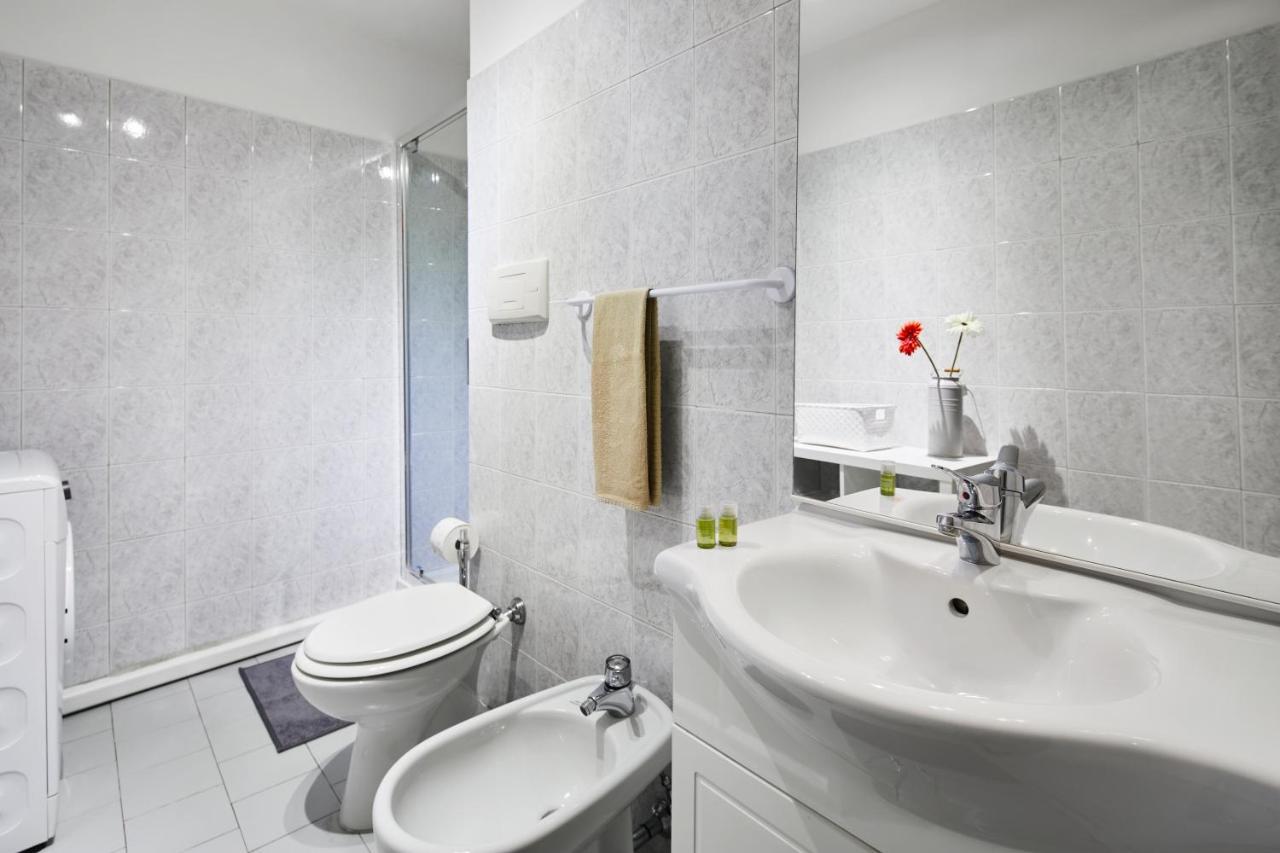 Апартаменты House Naviglio Grande 15 Minutes To Duomo Милан Экстерьер фото